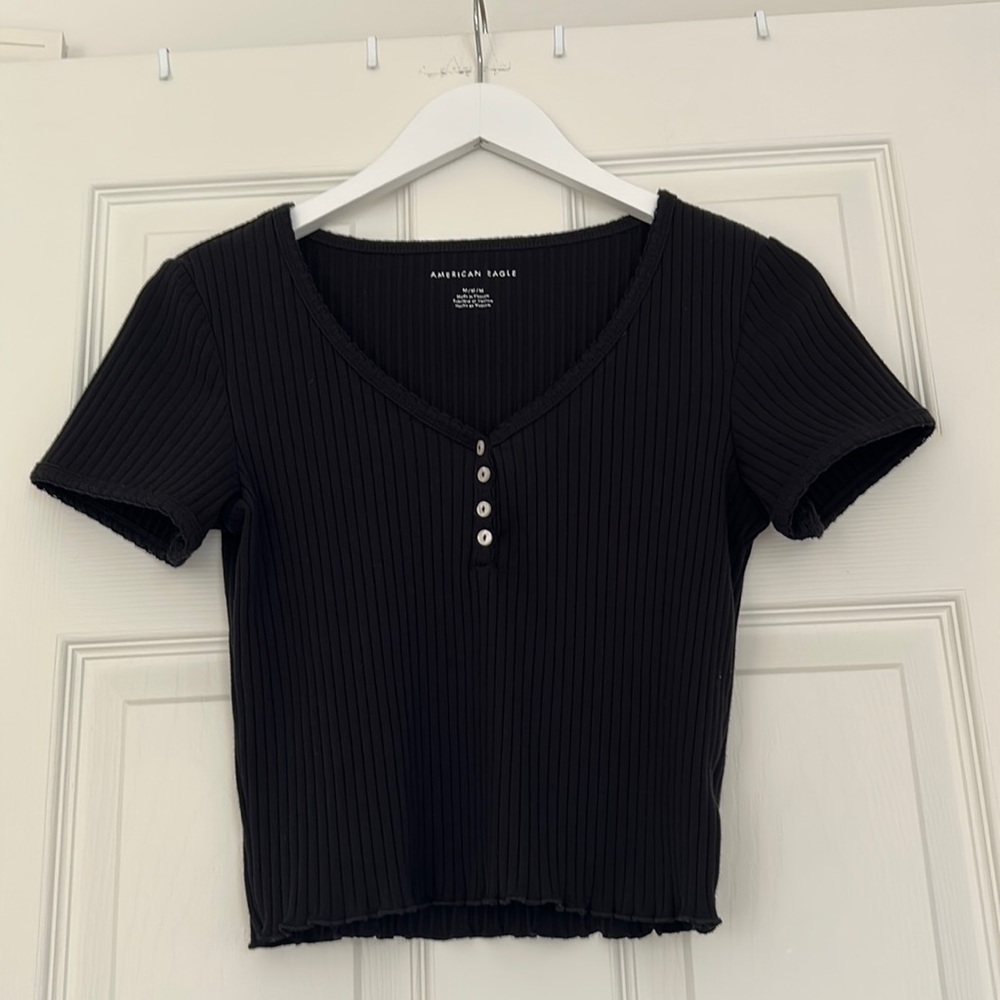 American eagle cropped shirt, v neck with buttons, black, medium